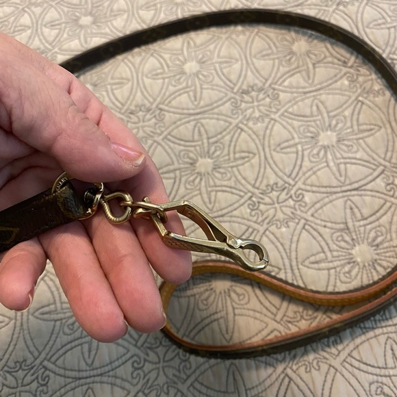 Authentic Louis Vuitton Baxter Leash MM - Picture 6 of 7